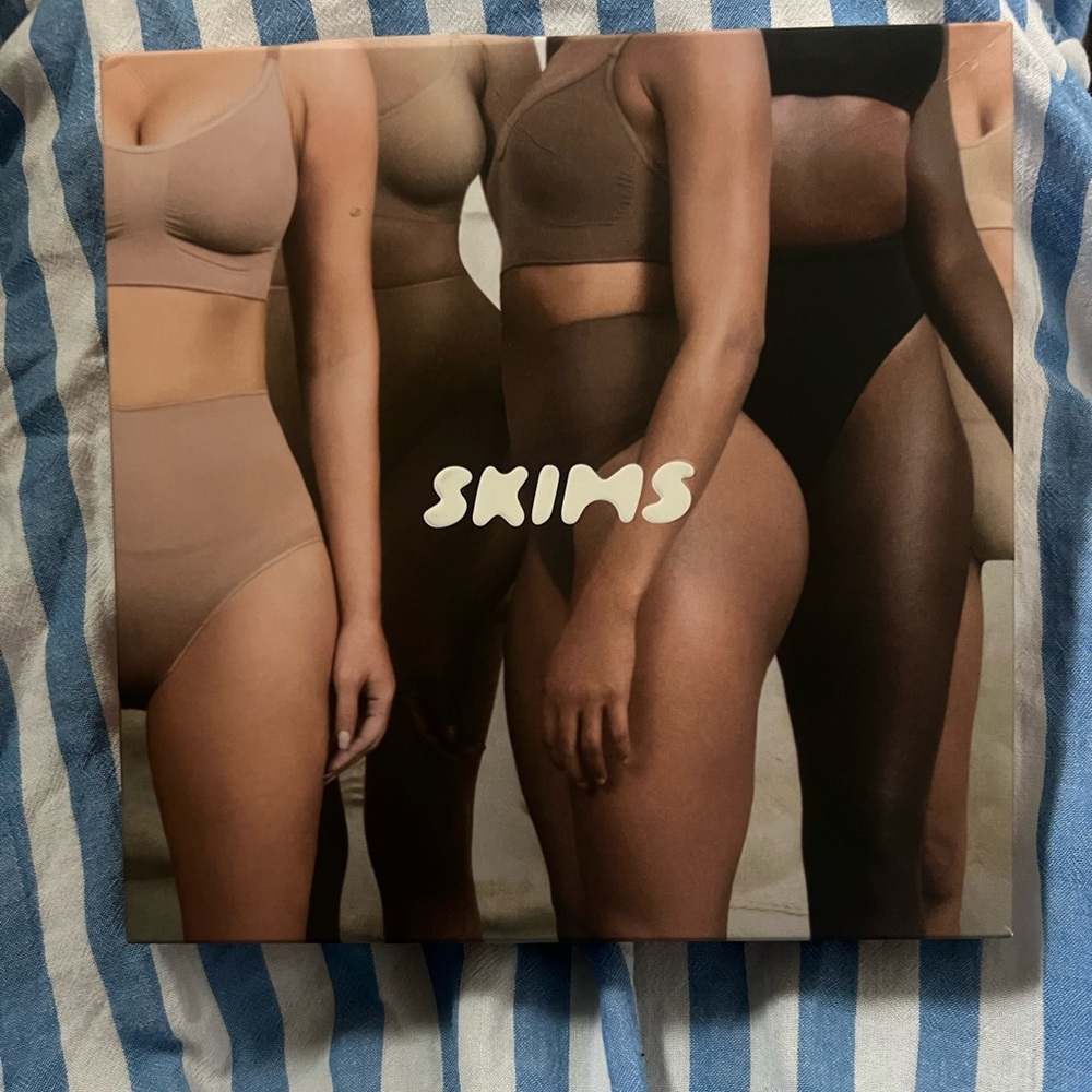SKIMS control core THONG s/m